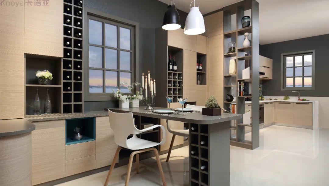 餐邊柜和餐桌融為一體,更節(jié)省空間 餐邊柜和餐桌融為一體,更節(jié)省空間